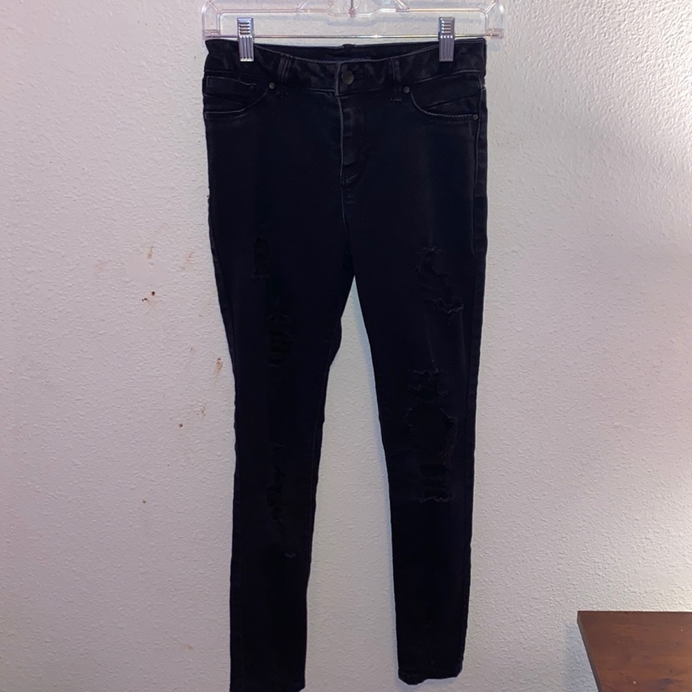 Black ripped skinny jeans